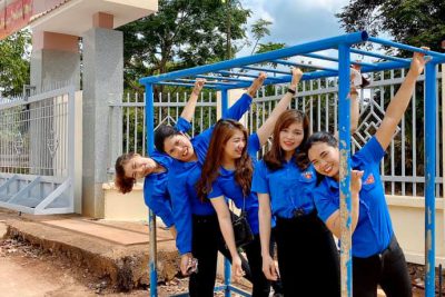 HƯỞNG ỨNG CHÀO MỪNG 26-3 TRONG MÙA DỊCH ĐOÀN THANH NIÊN TRƯỜNG TH TRẦN QUỐC TOẢN CÙNG NHAU DỌN VỆ SINH TRƯỜNG HỌC